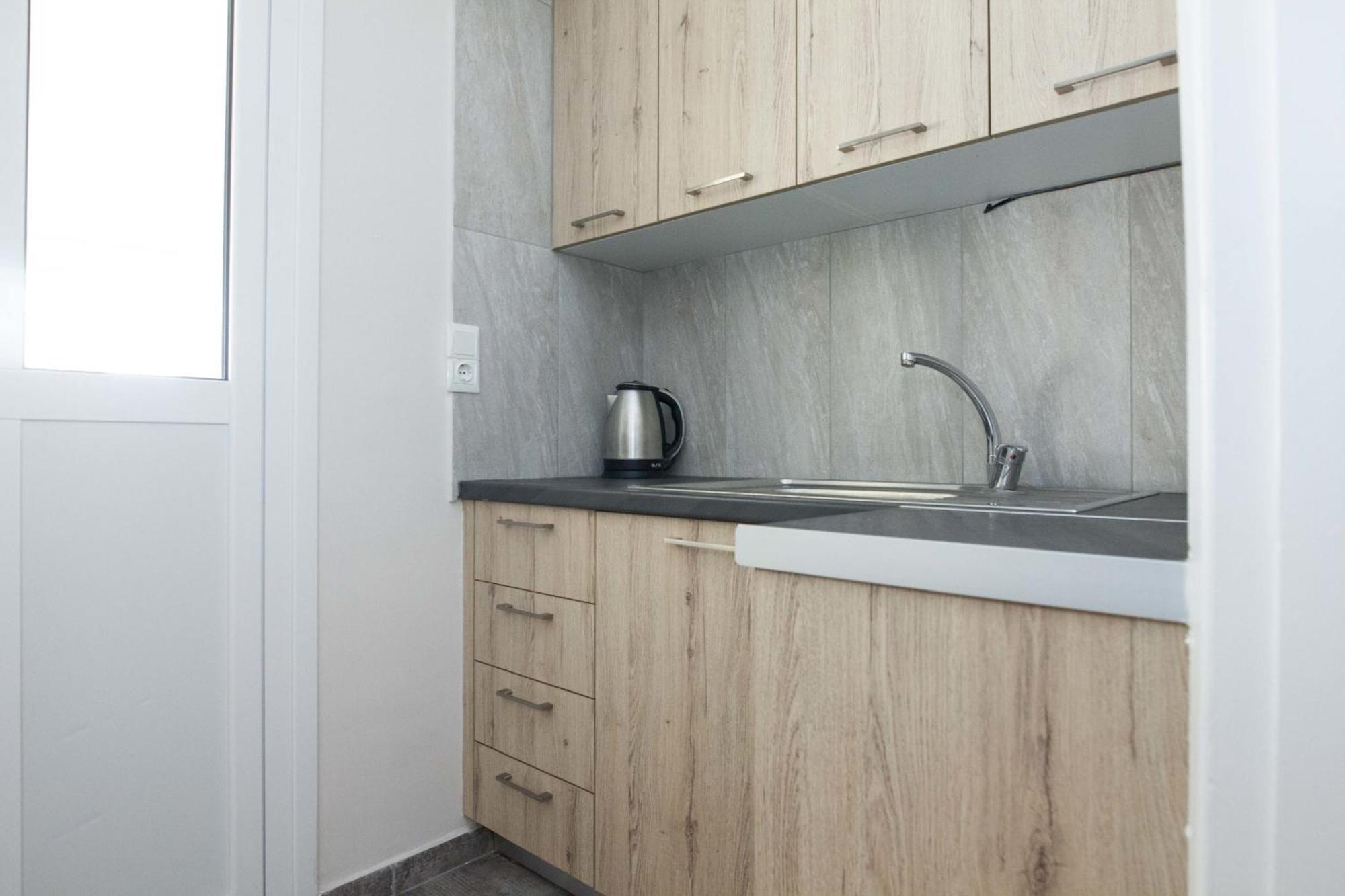 Modern 1 Bd Balcony Apt Near Metro In Kato Patisia Atene Esterno foto